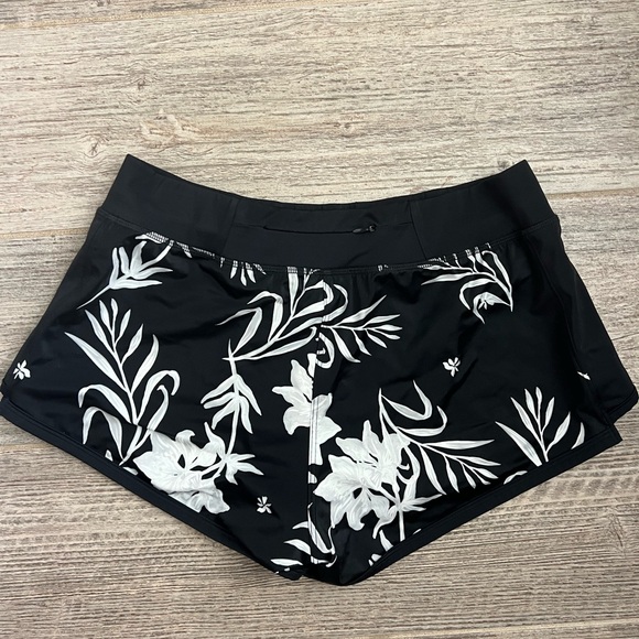 Roxy swim shorts - Picture 2 of 3
